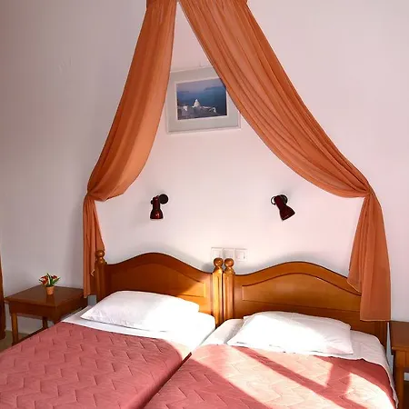 Angira Hotel Kamari (Santorini)