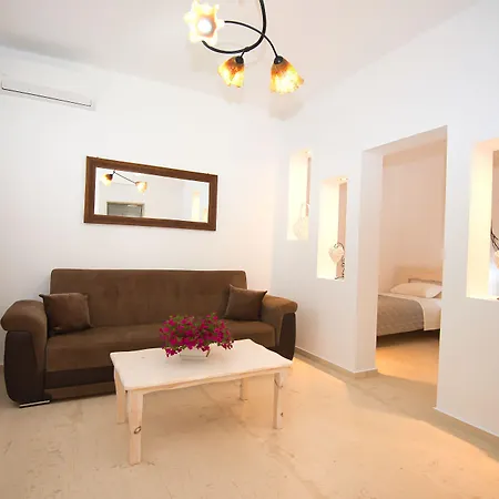 Отель Angira 2*