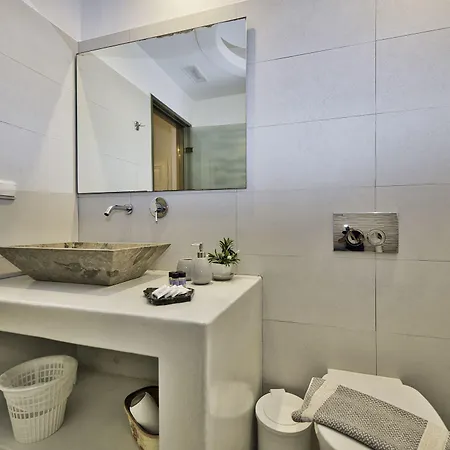 Hotel Angira 2*