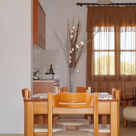 Angira 3* Kamari (Santorini)