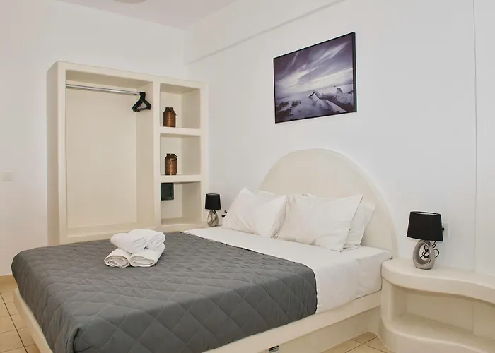 Angira Kamari (Santorini)