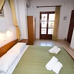 Hotel Angira 2*